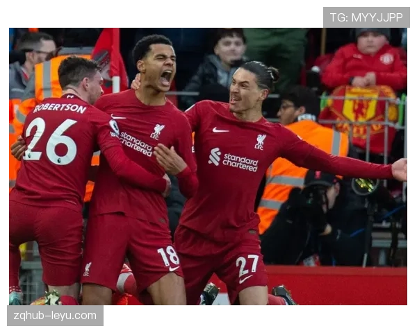 英超巅峰对决：曼联主场迎战利物浦，榜首之争点燃老特拉福德