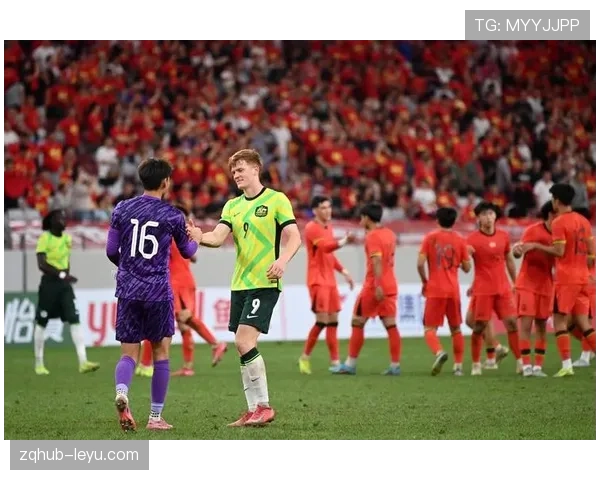 巴林队在亚洲杯中的精彩表现赢得球迷热议,成为本届赛事黑马。 巴林队在亚洲杯中的精彩表现赢得球迷热议,成为本届赛事黑马。