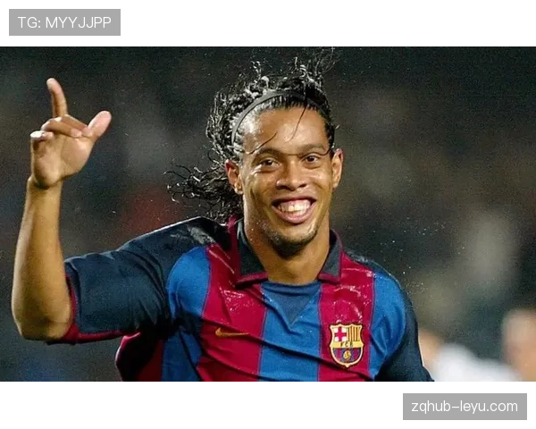 罗纳尔迪尼奥又在沙滩上光脚踢瓶盖，这人是不是根本不用训练啊？