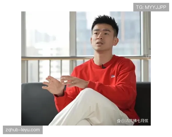 郑思维赛场像教科书，私下朋友圈那张豪车和早餐照把我这个穷学生看懵了